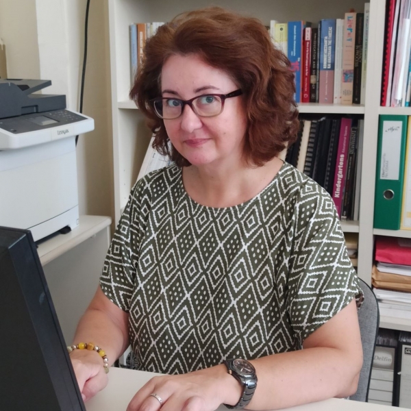 Ευθυμία Σταυρογιαννοπούλου, Αποσπασμένη εκπαιδευτικός